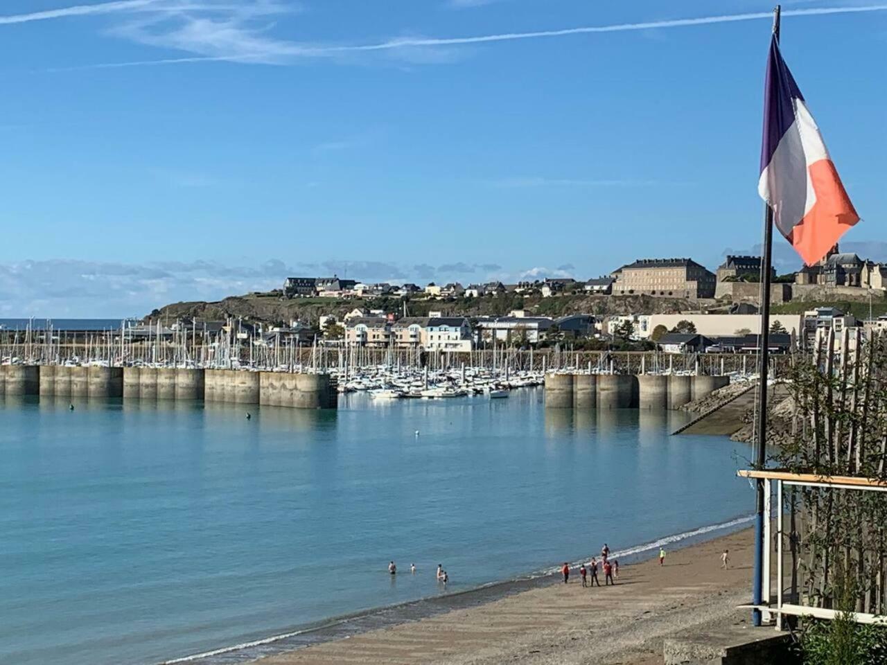 Les Pieds Dans L'Eau Acces Direct A La Plage ! Granville Exterior photo